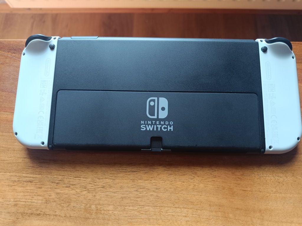 Nintendo Switch Oled + Zelda: Breath of the Wild+ akcesor