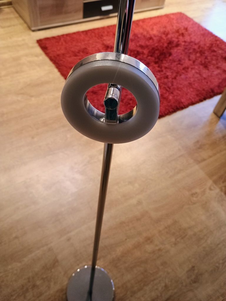 Lampa podłogowa LED