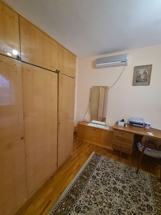 Здається в оренду кімната  у 3х кім-ній  квартирі