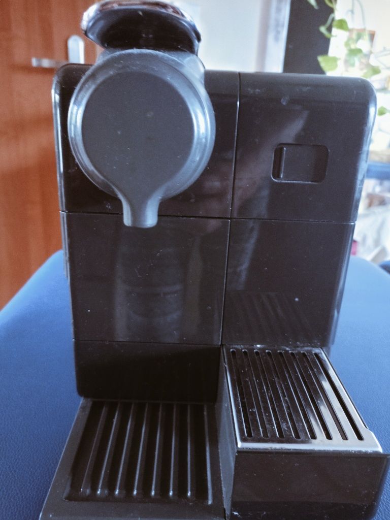 Expres do kawy DeLonghi do kapsułek