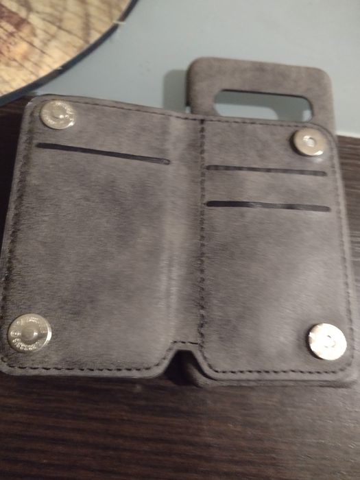 Sprzedam oslonę na tel rozmiar 15 cm na 7 cm siwy lub brązowy kolor