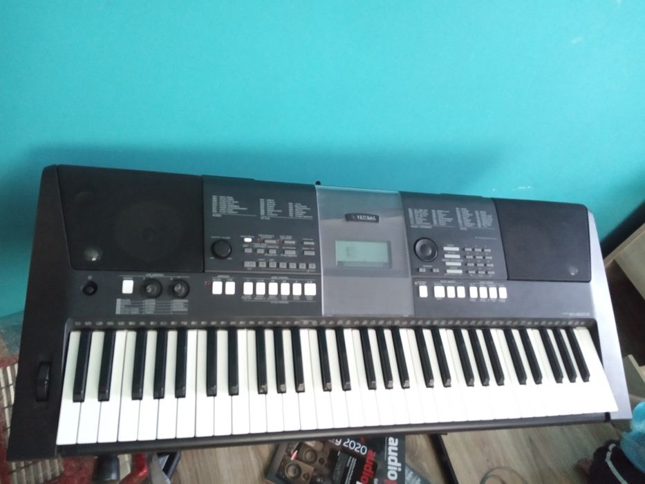 Yamaha keyboard PSR E423