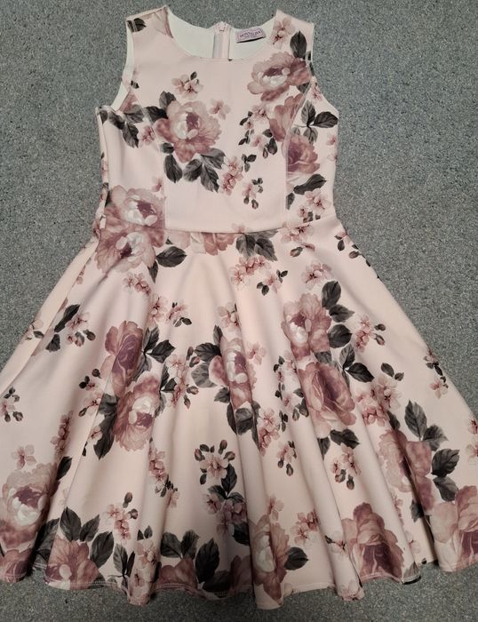 Святкова сукня на дівчинку 140см