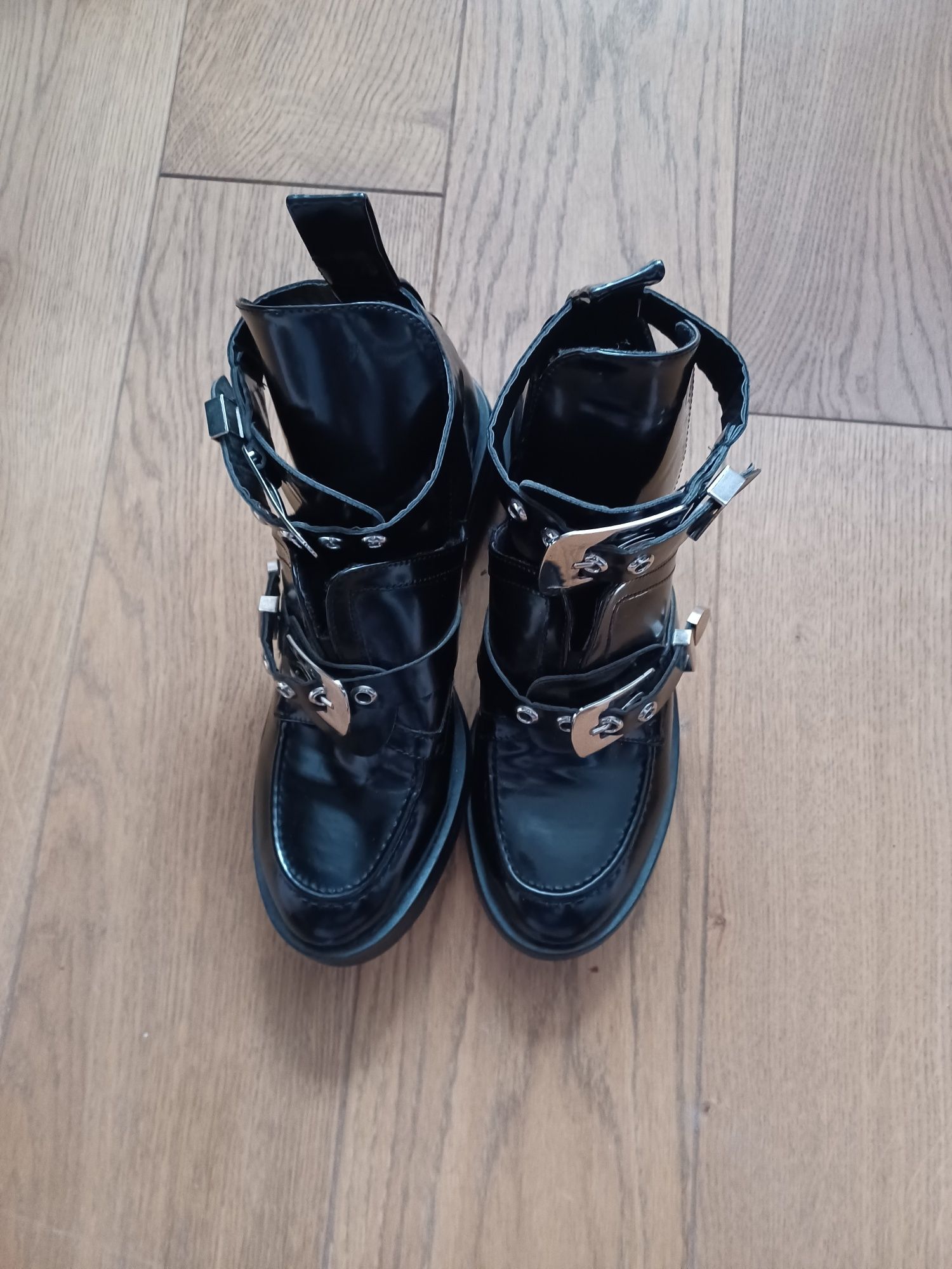 Buty damskie lakierowane