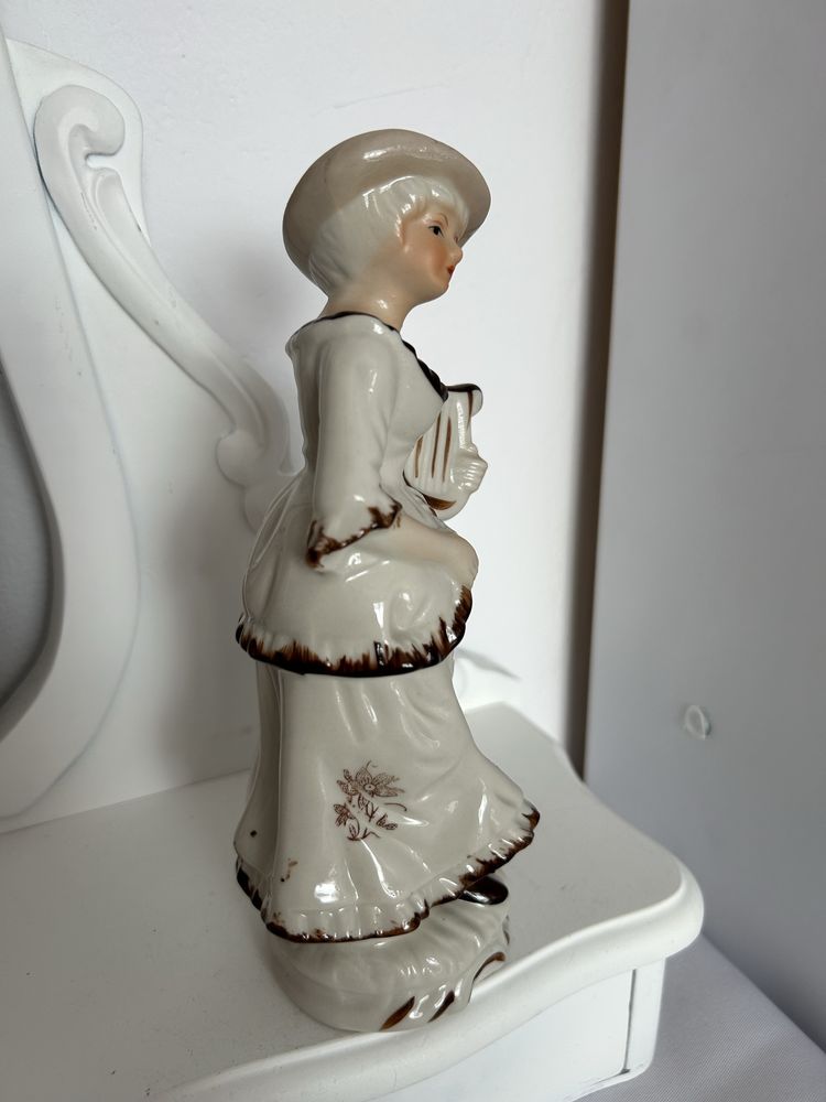 Porcelanowe figurki dama i dworzanin 2 sztuki nr.6401 i 6402