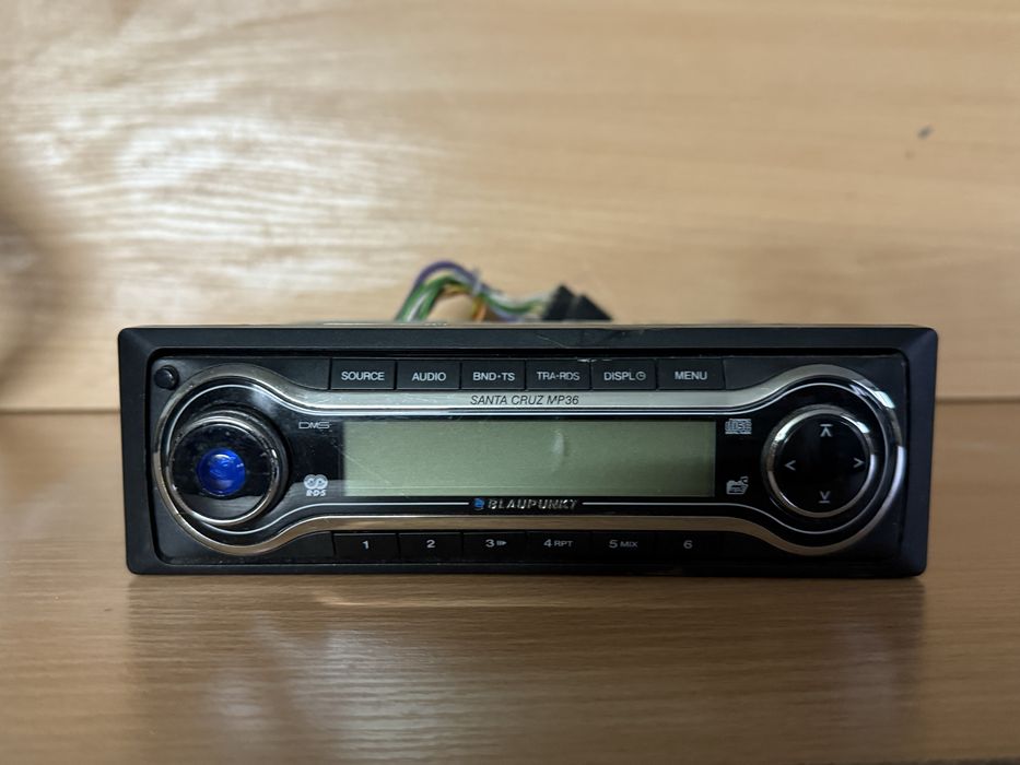 Dwa radia samochodowe