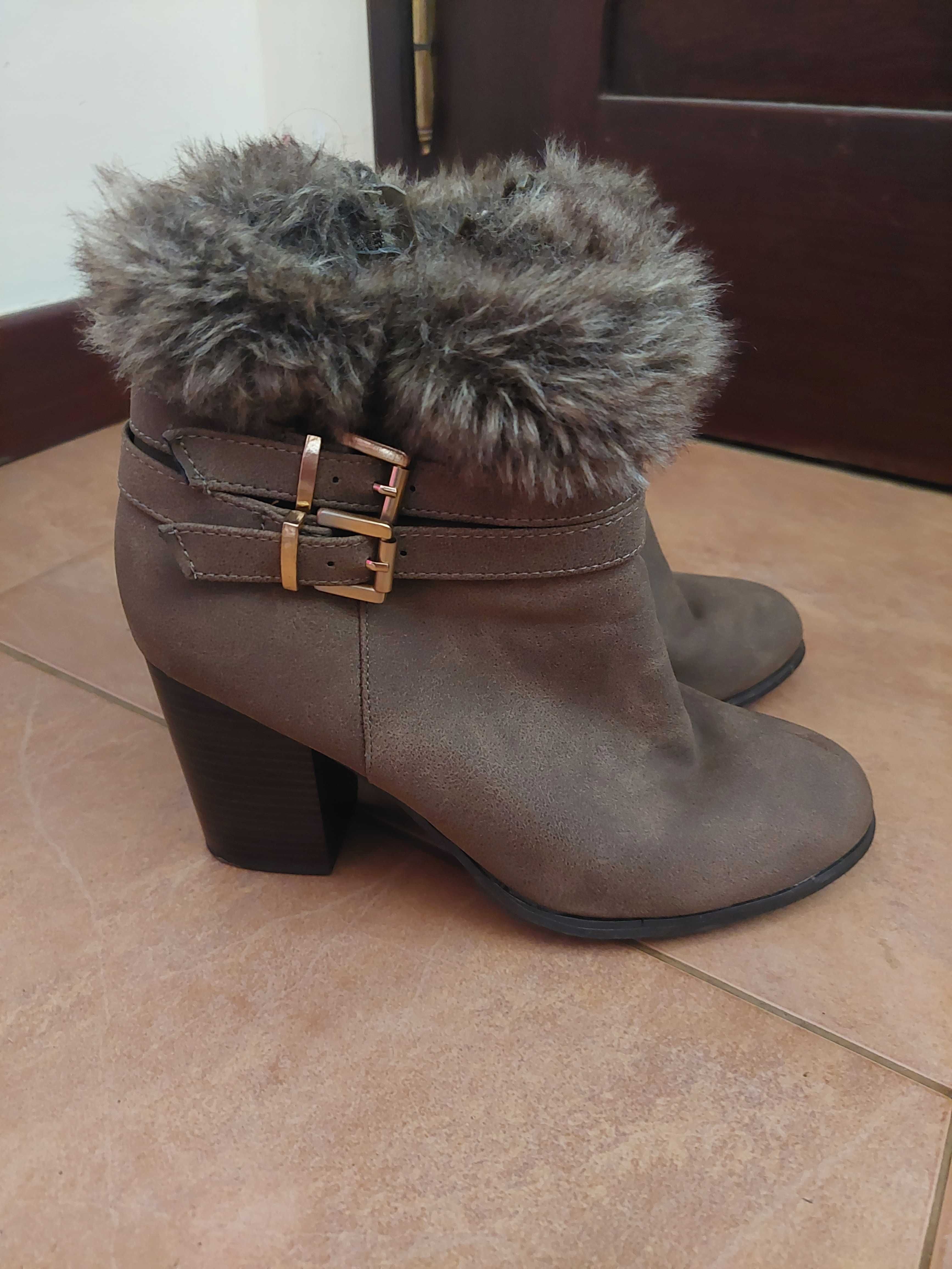 Botins com pelo Peackocs n.39