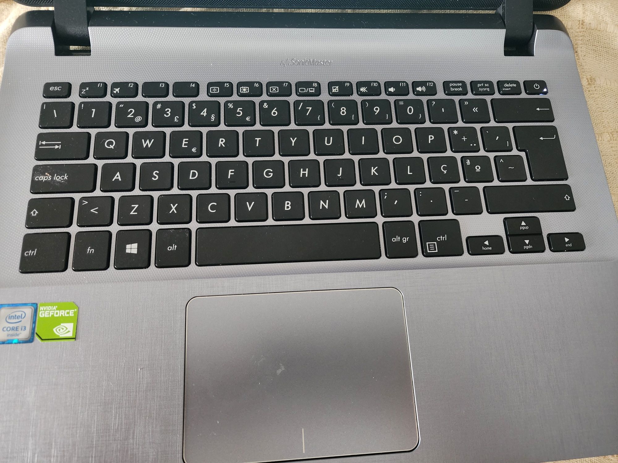 Portátil ASUS i3