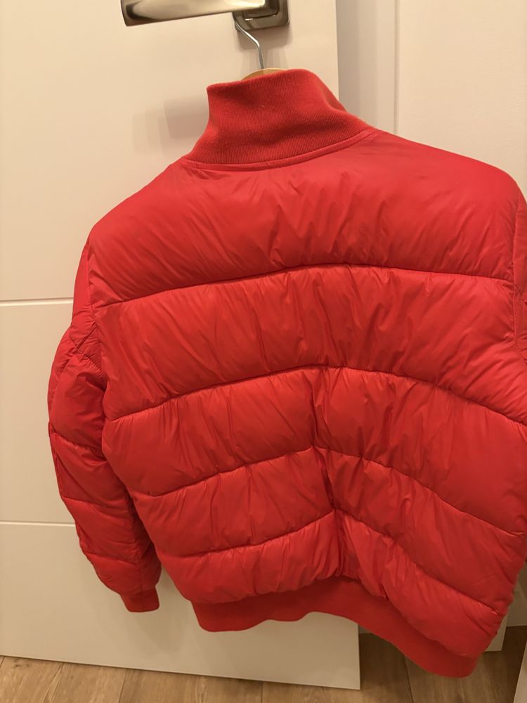 Kurtka puchowa - Puffer Bomber - GAP - czerwona kurtka zimowa