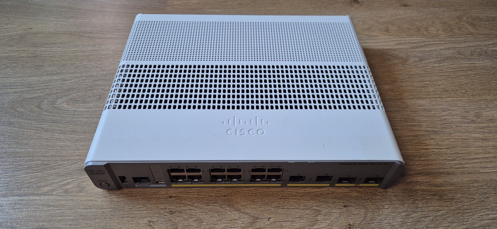 Switch Cisco C3560CX (WS-C3560CX-12TC-S)