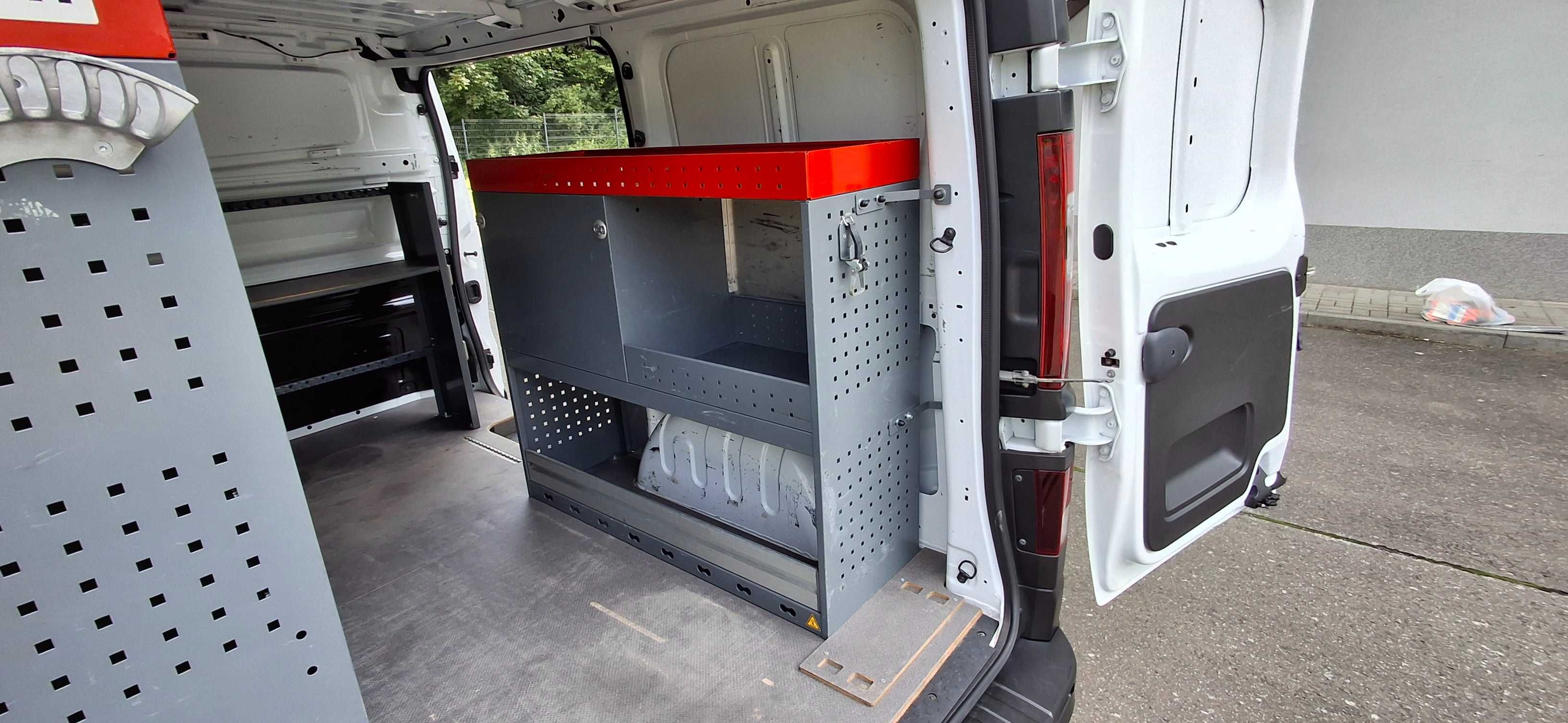 Zabudowa serwisowa warsztatowa regały WURTH + Trafic Vivaro T6 Vito