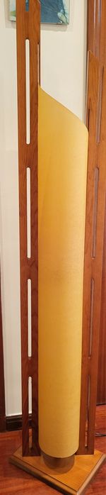 Candeeiro alto acabamento madeira