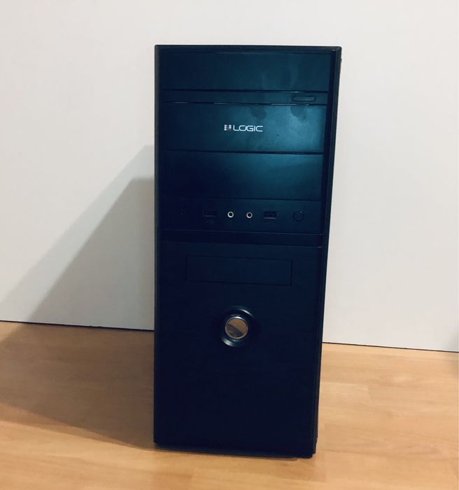 Obudowa z zasilaczem