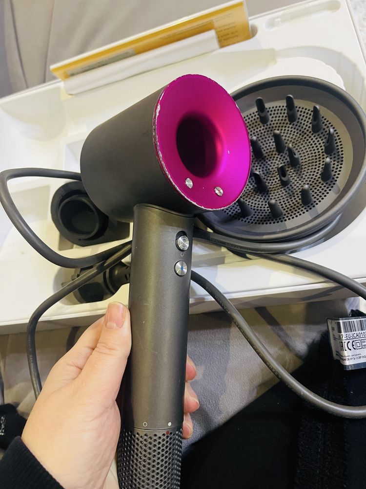 Фен Dyson supersonic
