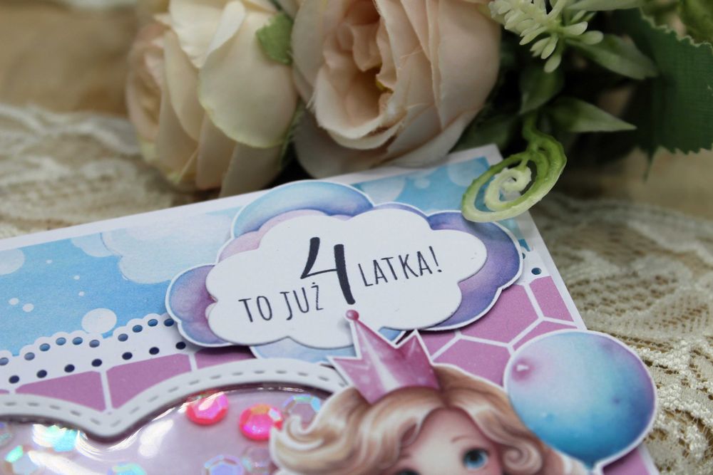 Urodzinowa kartka dla dziewczynki z przestrzennymi dekoracjami
