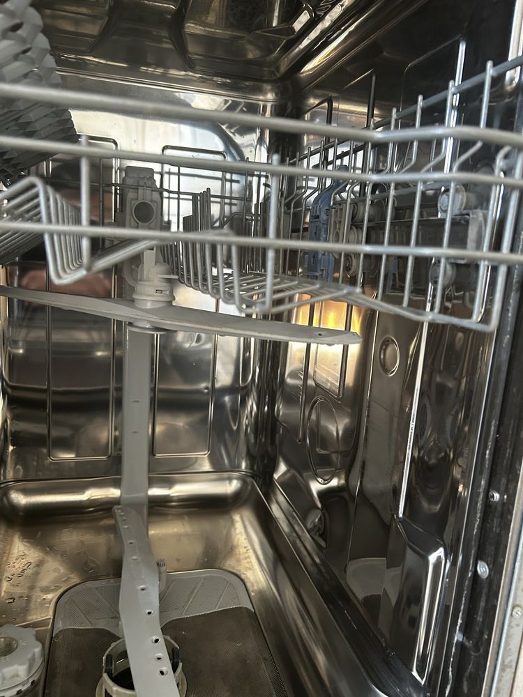 Посудомийка посудомийна машина Indesit 45 см