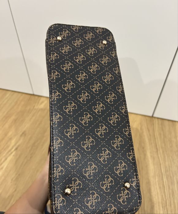 Mala Guess como nova