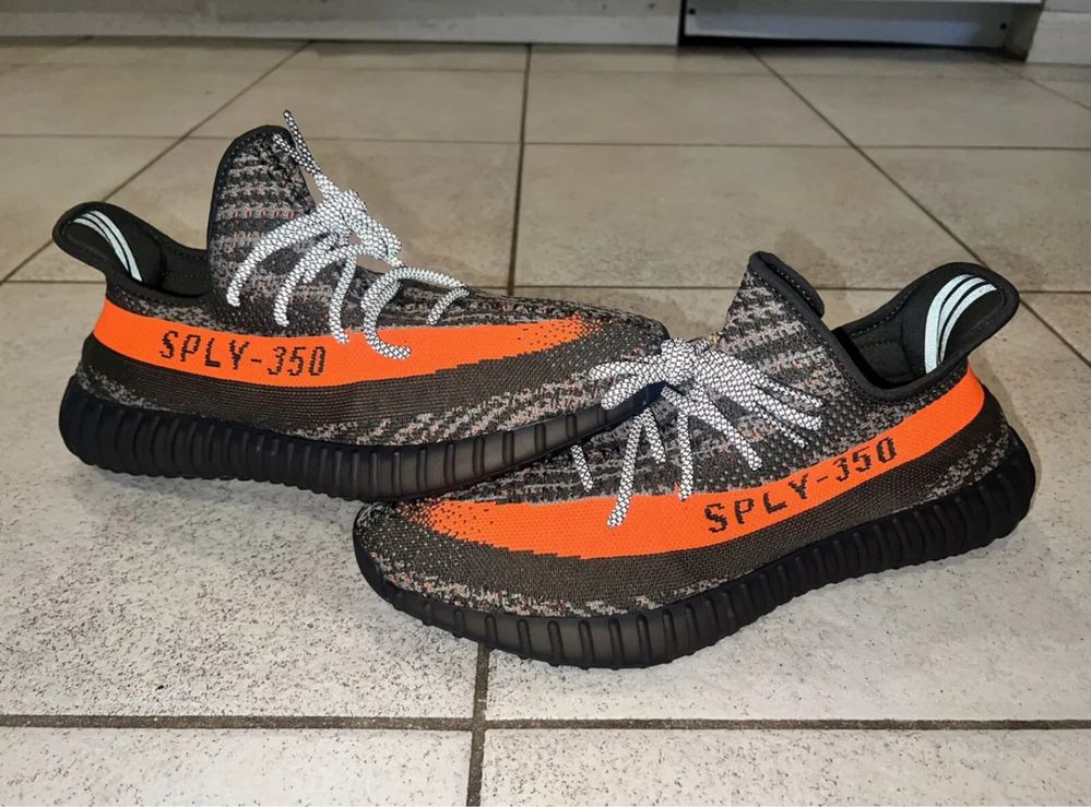 Adidas Yeezy Boost 350 V2 Carbon Beluga rozmiar 44