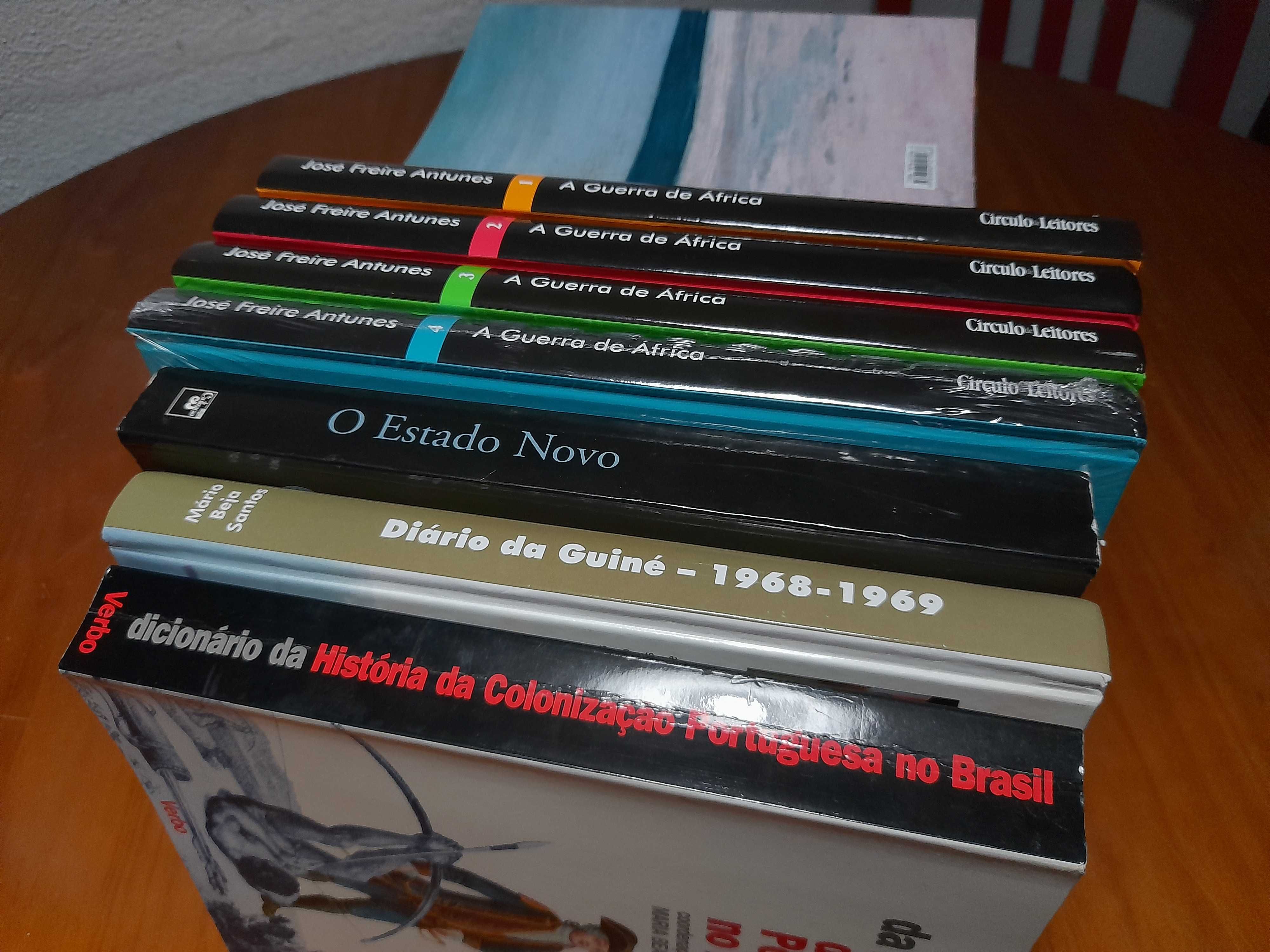 Livros de história de portugal, da guerra colonial e brasil.