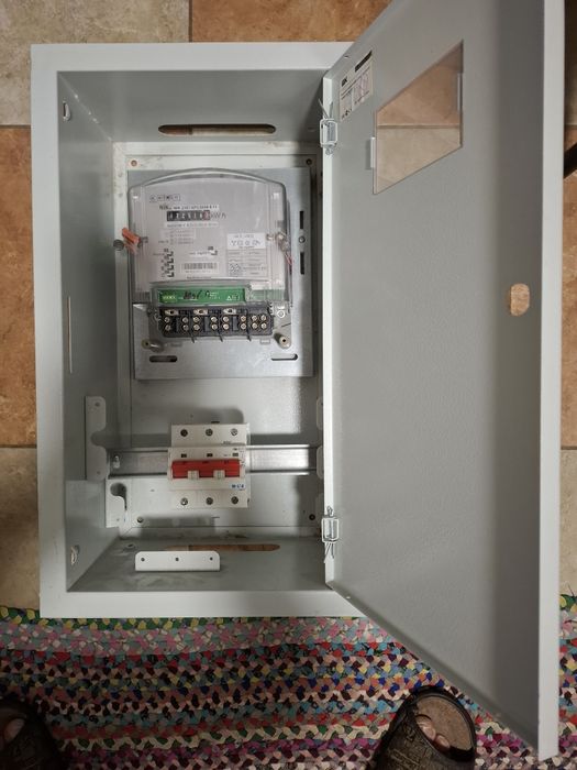 Трехфазный счетчик с автоматом в щитке