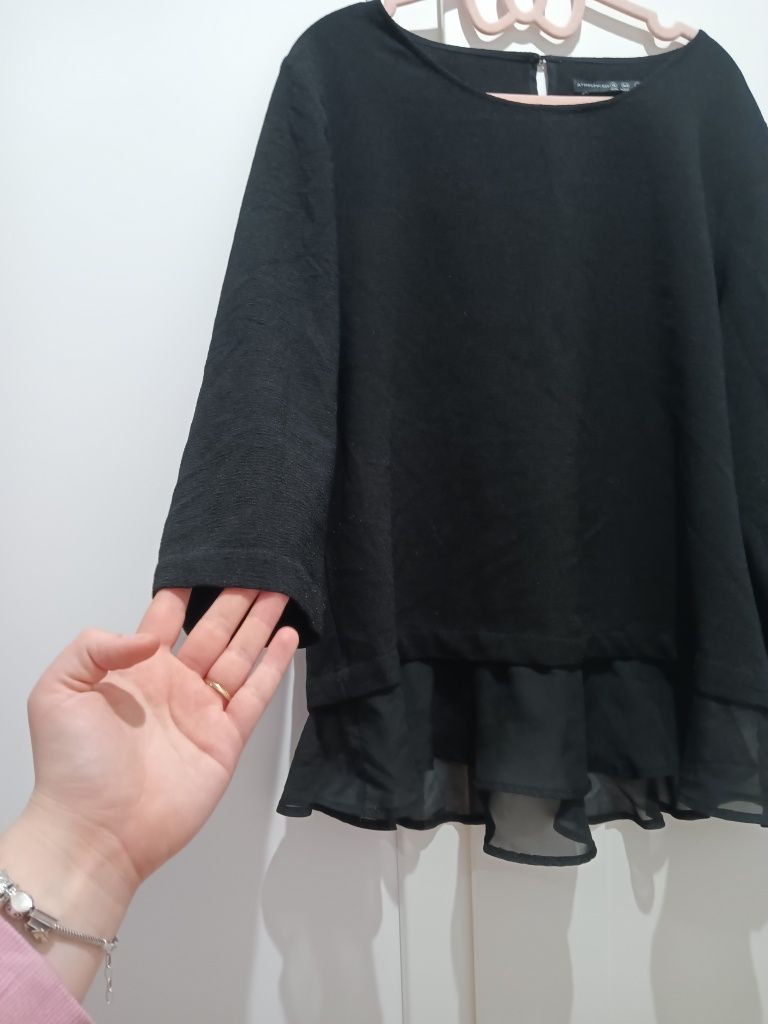 Czarna bluzka z falbanką długi rękaw 42/XL na codzień do pracy