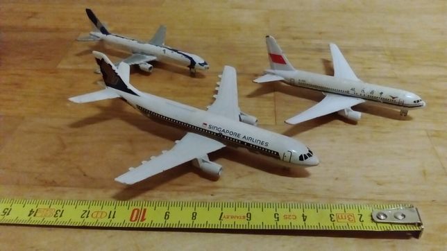 3 aviões de miniatura para restaurar.