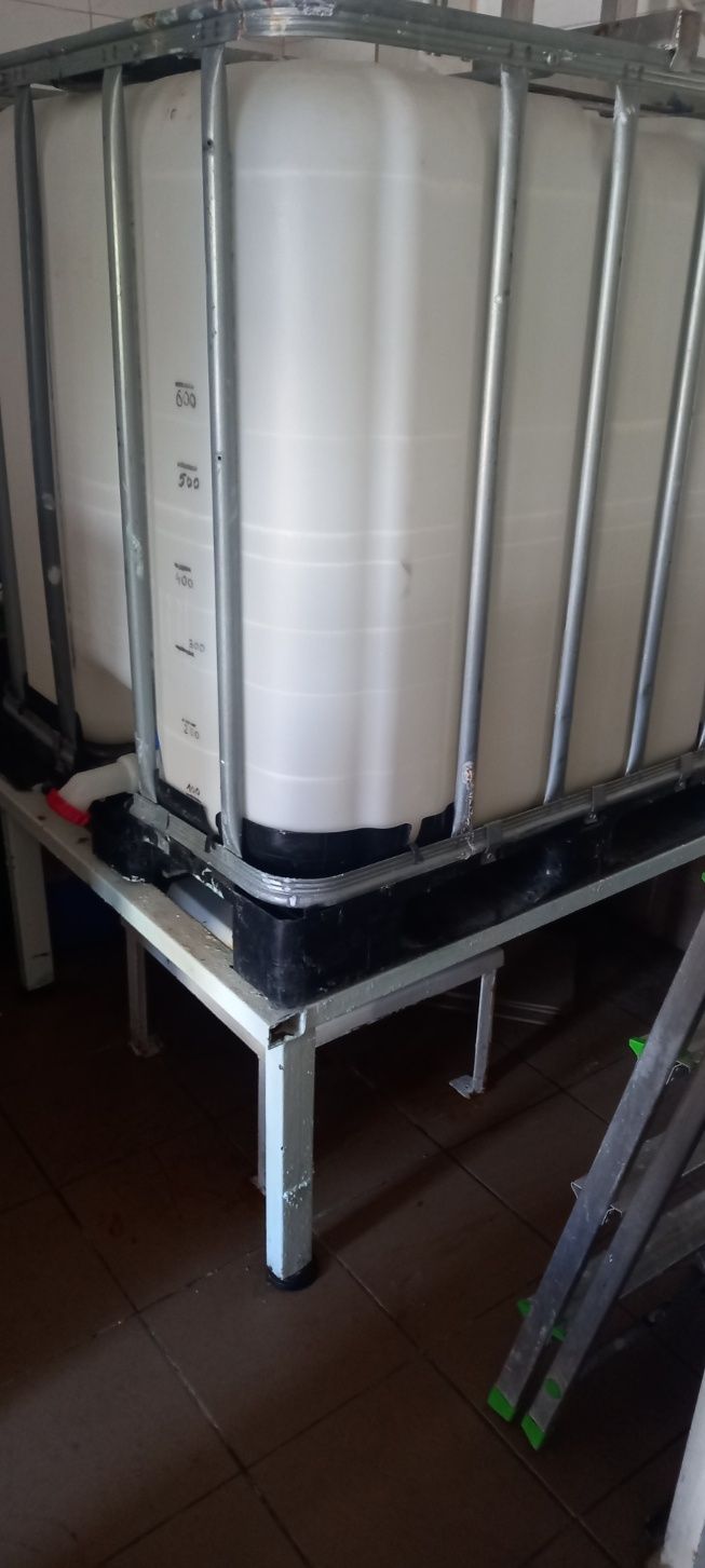 Zbiornik 1000 litrów na wodę mauzer ze stojakiem