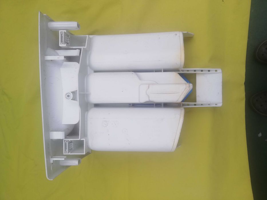 pojemnik na proszek do pralki wraz z obudową