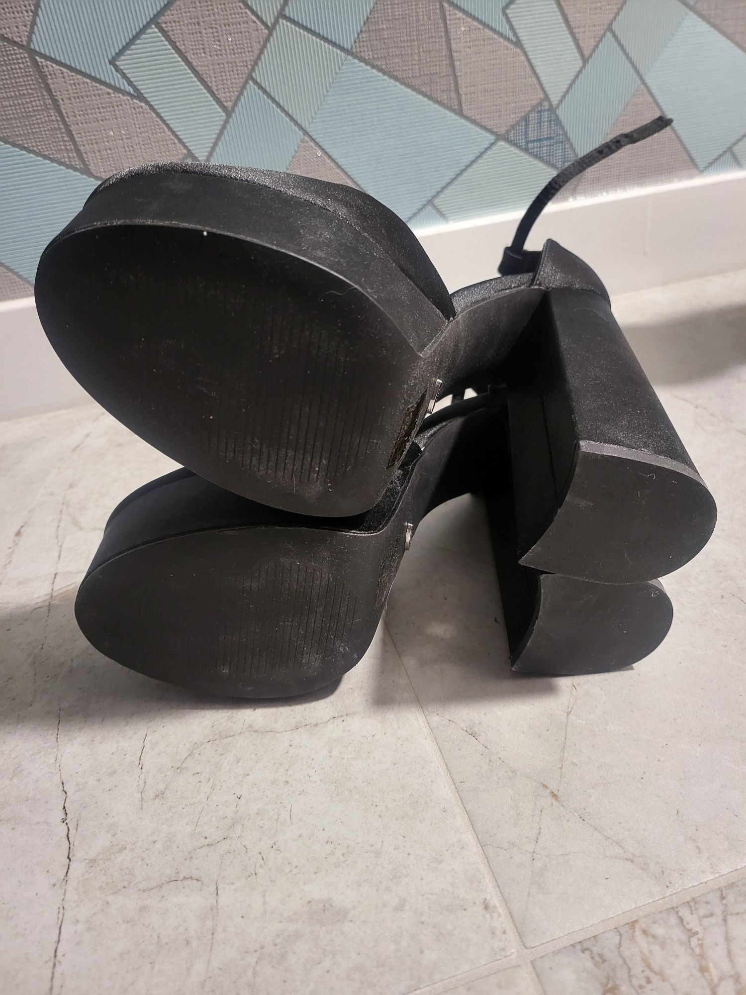 Buty na slupku obcasie czarne eleganckie platforma Deezee rozmiar 40