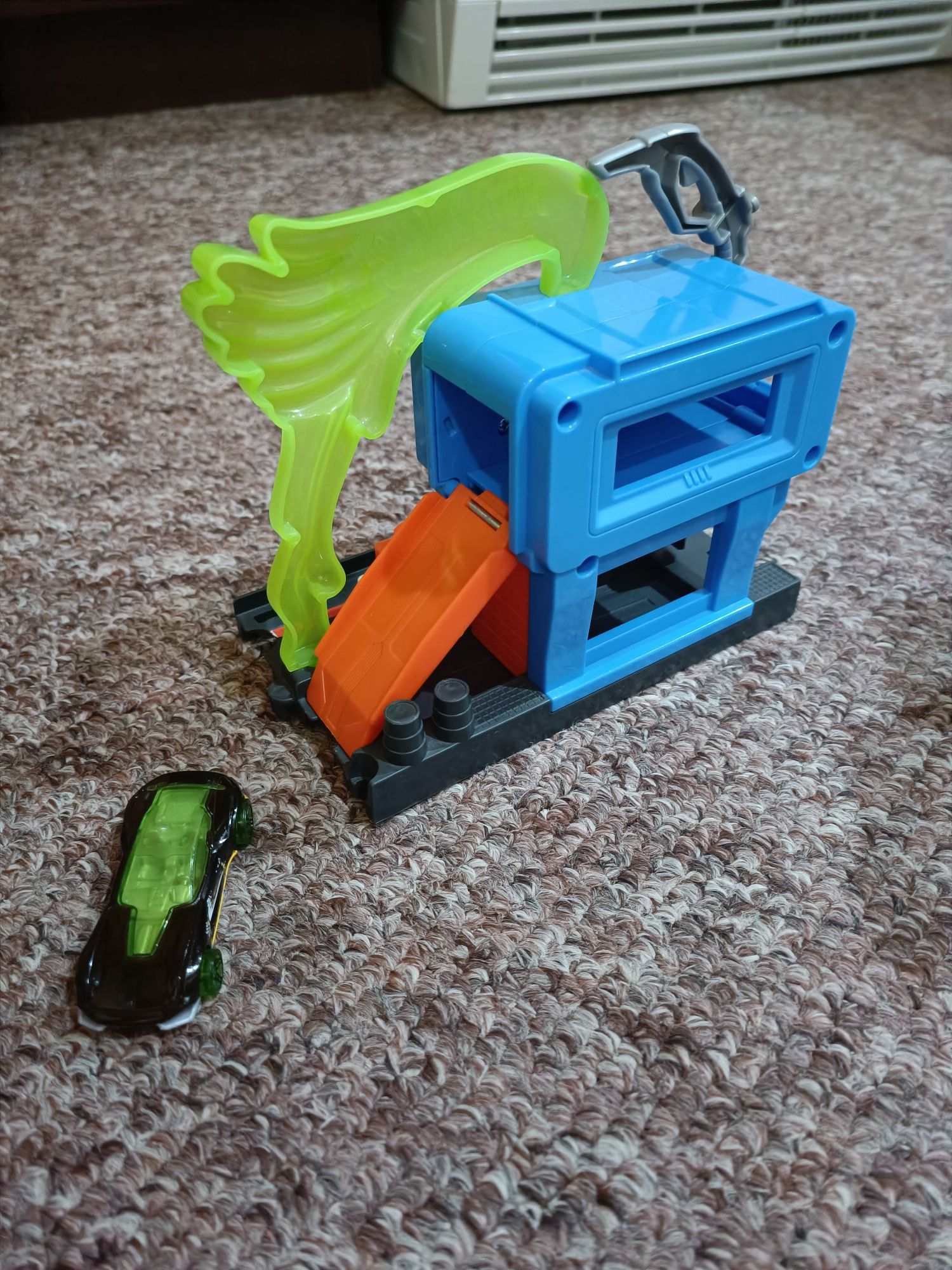 Hot wheels заправка.