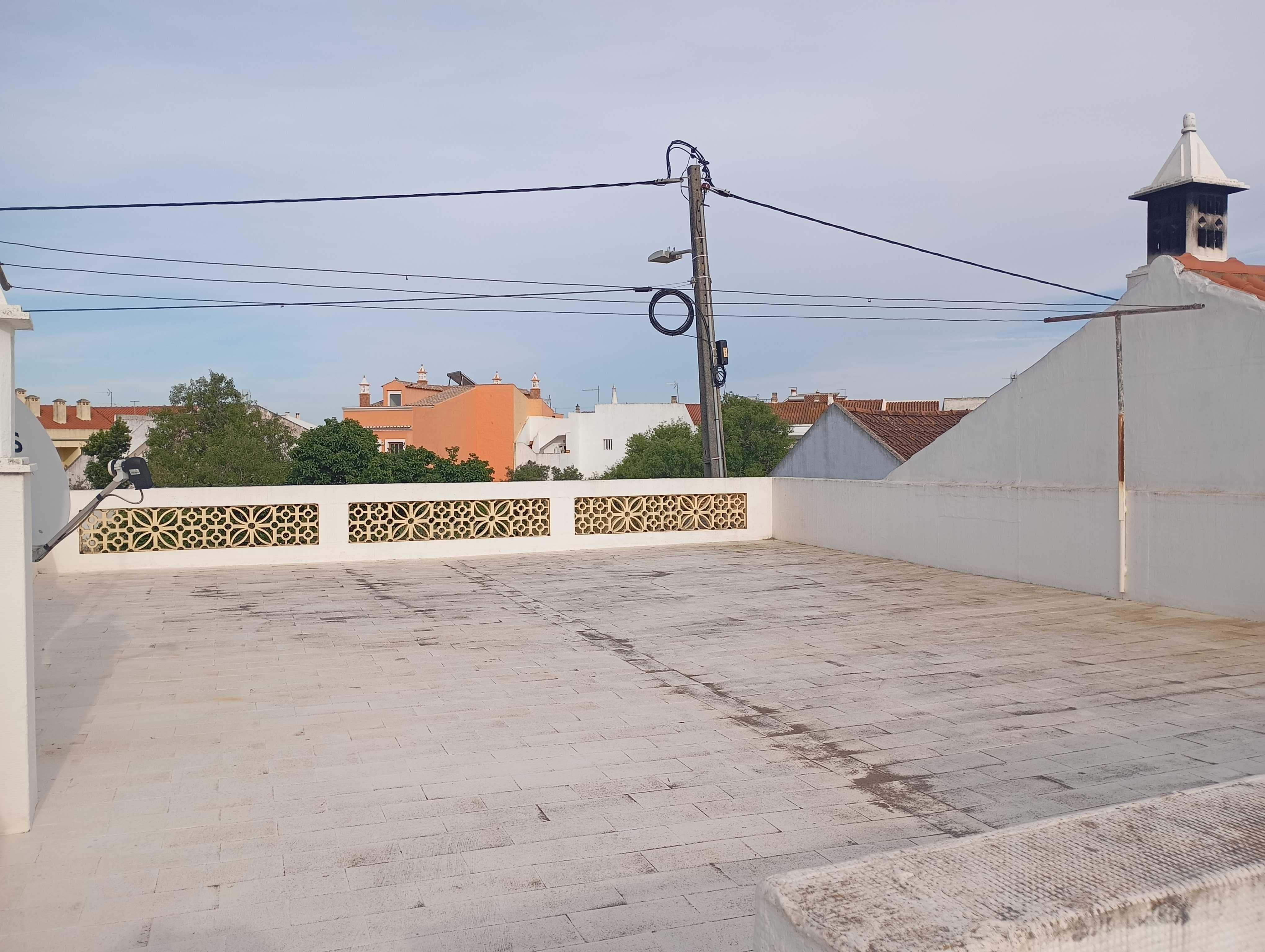 Casa com terraço e quintal