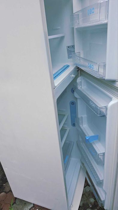 Холодильник LG. 2-х камерный рабочий. б\у.