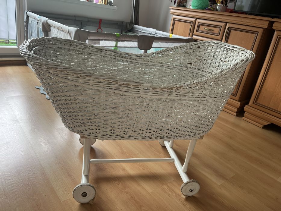 Kosz Mojżesza na kołkach kołyska