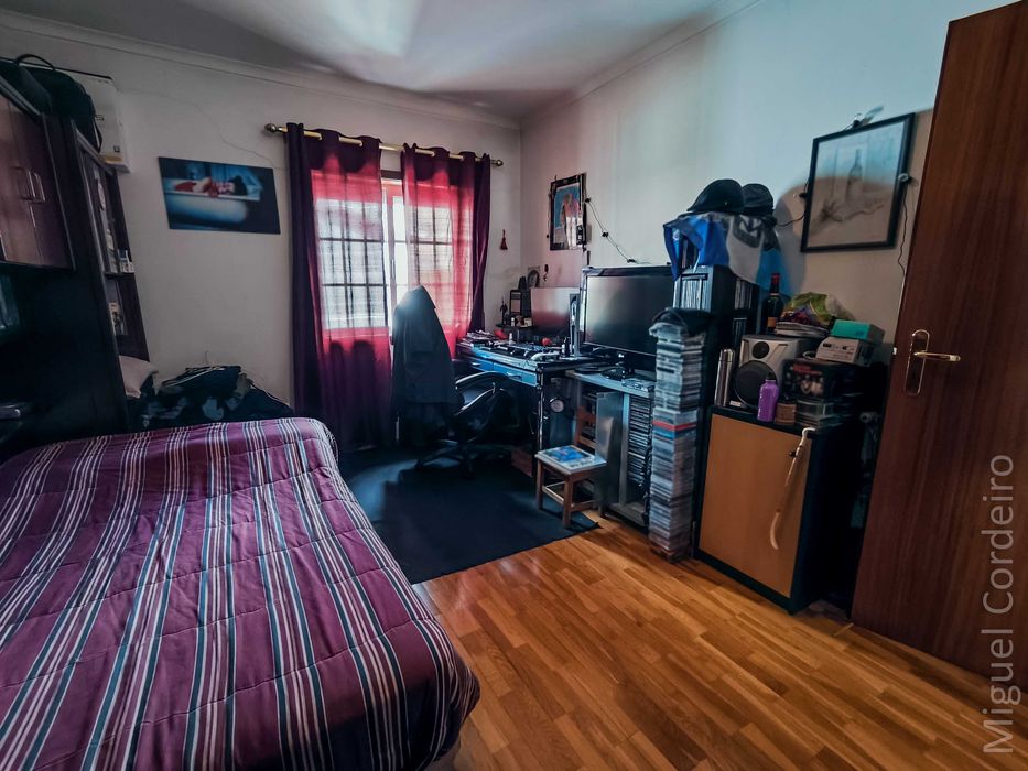 Moradia T4 de 3 frentes - Guifões, Matosinhos