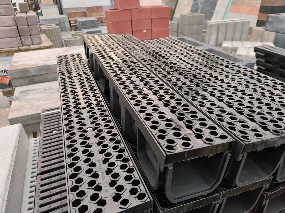 Korytko ciek wodny odwodnienie liniowe kanał przepust