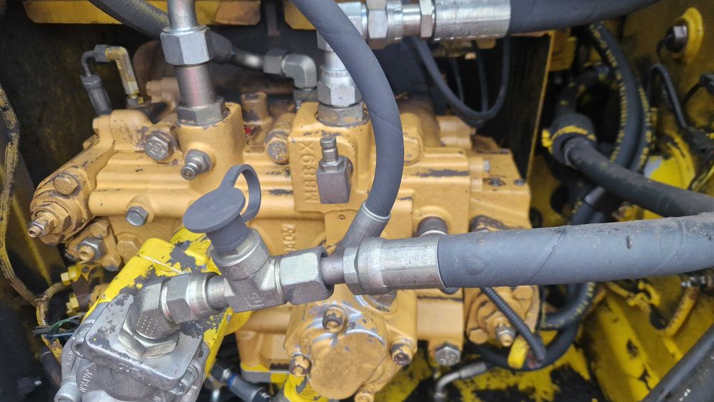 koparka cat 312c caterpillar reduktor obrotu rozdzielacz gąsienica