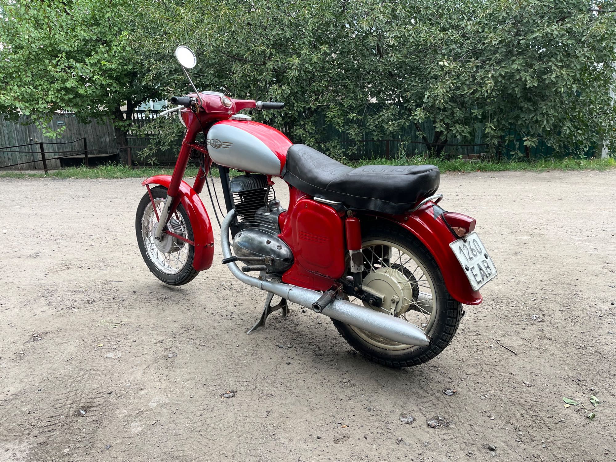 Продам Яву старушку 250