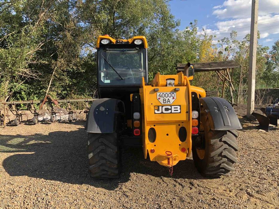 Навантажувач телескопічний JCB