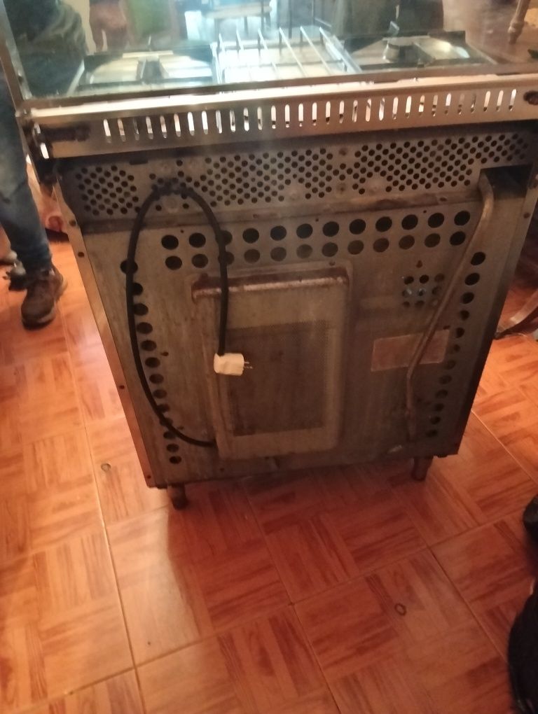 2 fogões a bilha e gaz de companhia