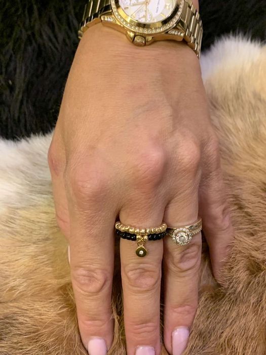 Pierscionek elastyczny z koralików szklanych