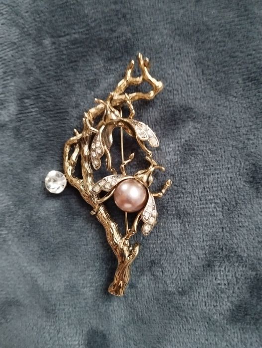 Продам стильну брошь