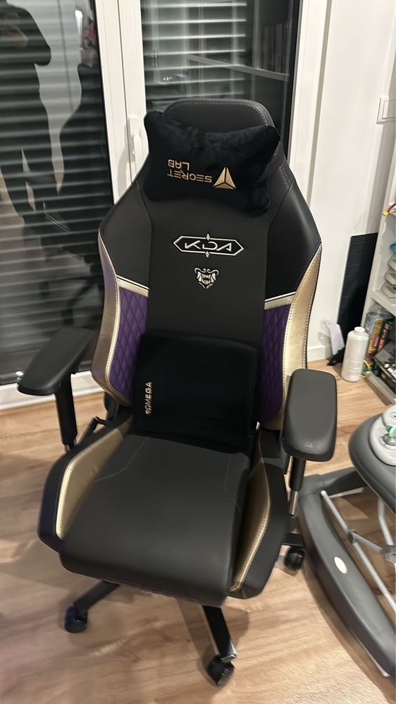 Cadeira gamming secret lab KDA edition