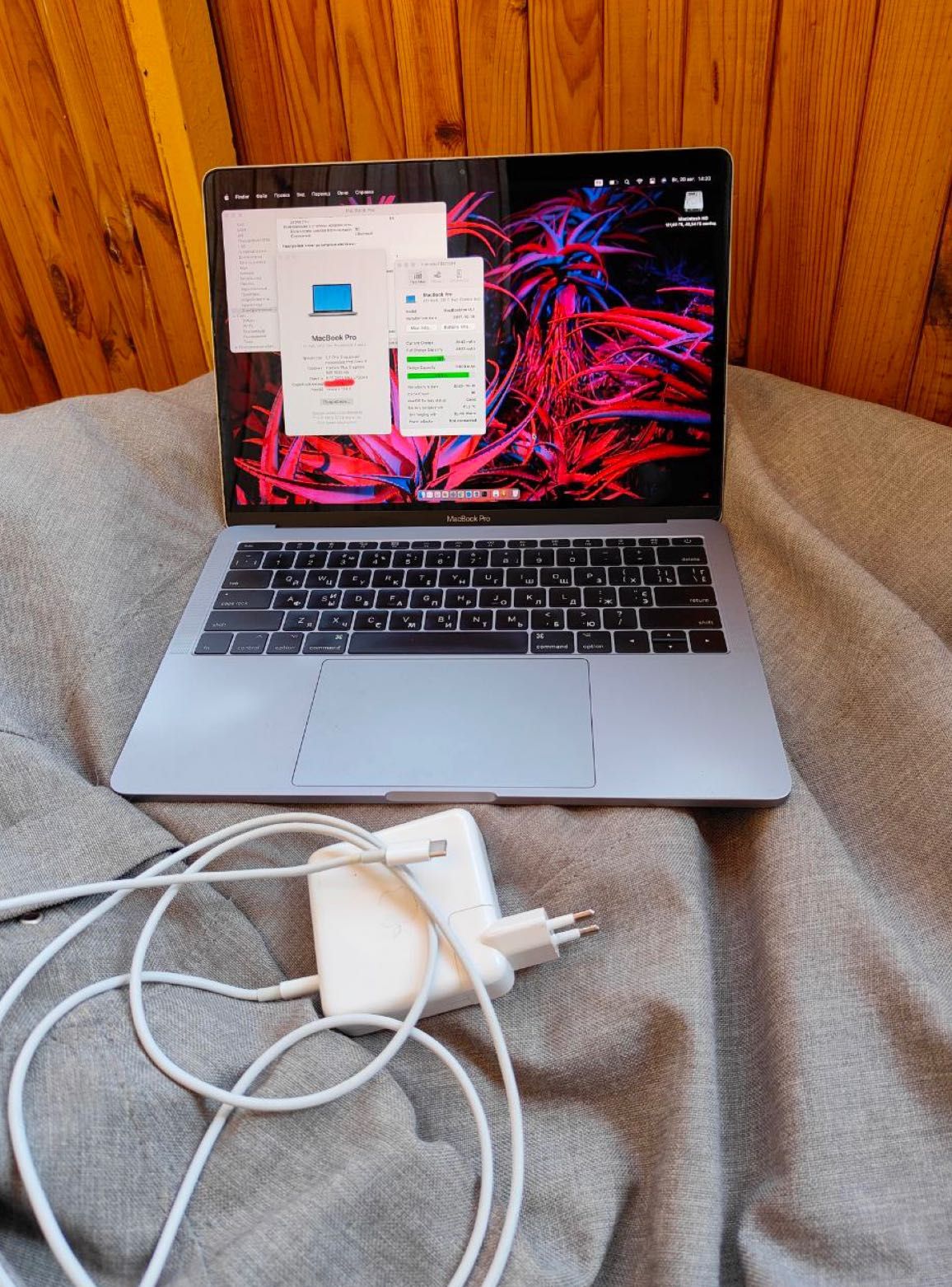 Продам MacBook Pro 13  2017 (Silver, 8/256 ГБ, A1708)