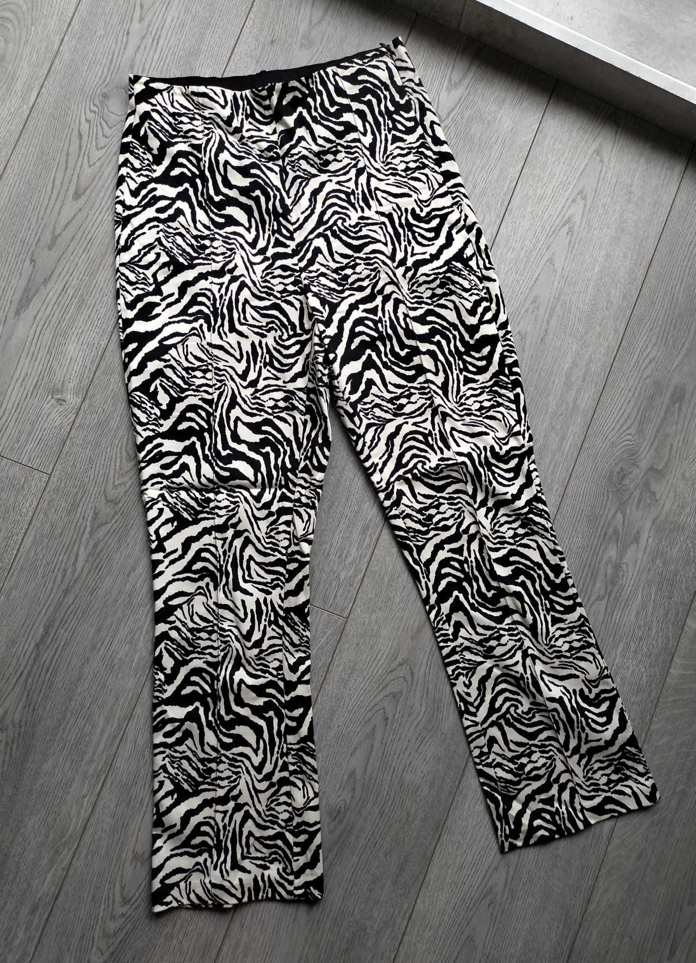 Spodnie w zebrę flare z wiskozy z wysokim stanem zebra 38 M Mohito