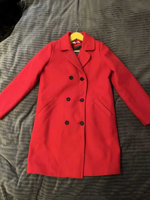 Продам пальто на девочку 10-11 лет