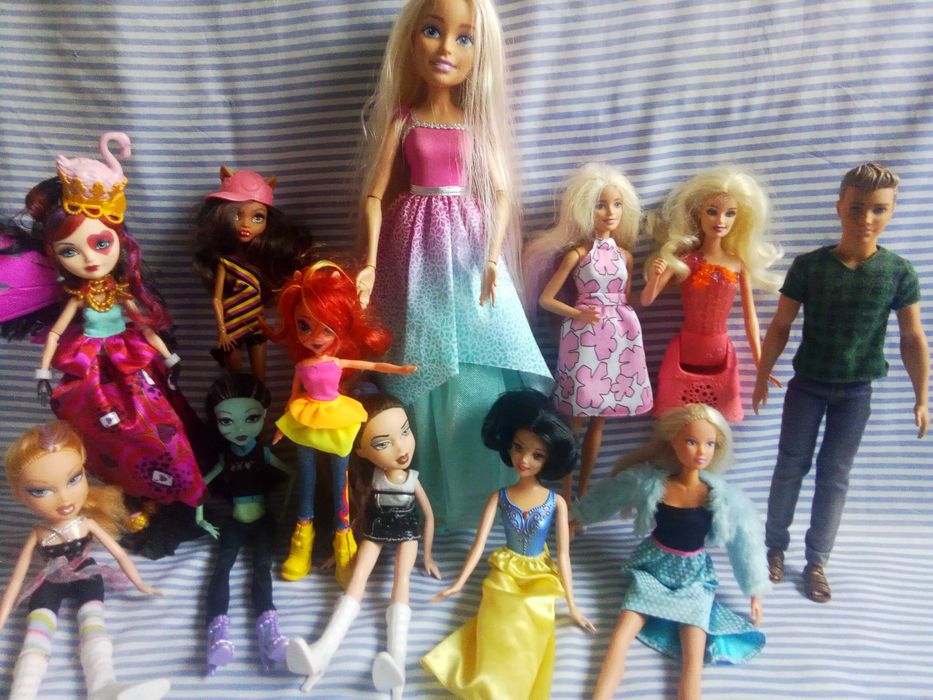 Куклы Барби и MonsterHigh