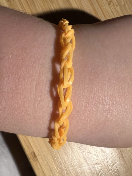 Pomarańczowa bransoletka z gumeczek