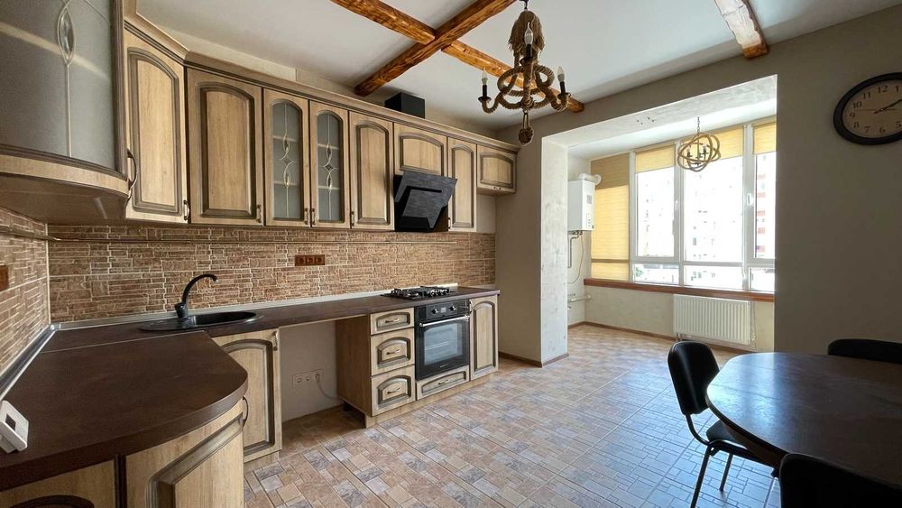 Простора 2 -х кімнатна квартира