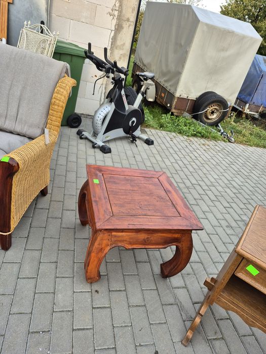 Drewniana lawa kwadratowa