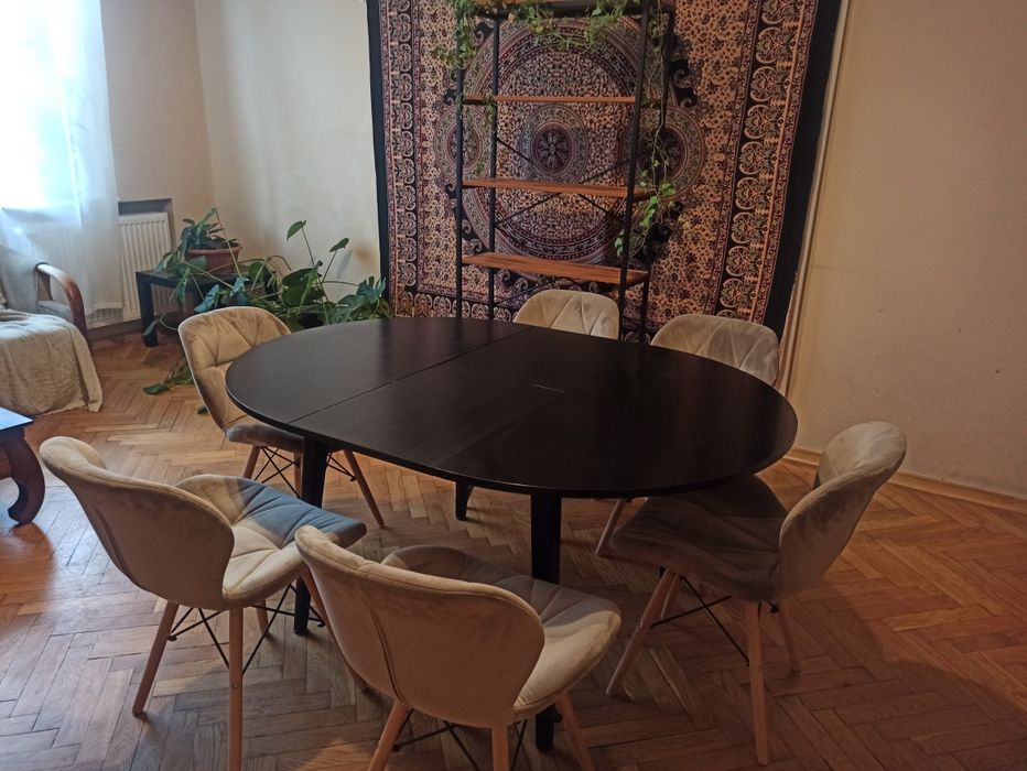 Rozkładany stół okrągły drewniany